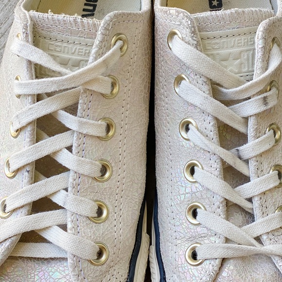 Converse Women’s Low Top Cracked White Iridescent - Picture 5 of 8
